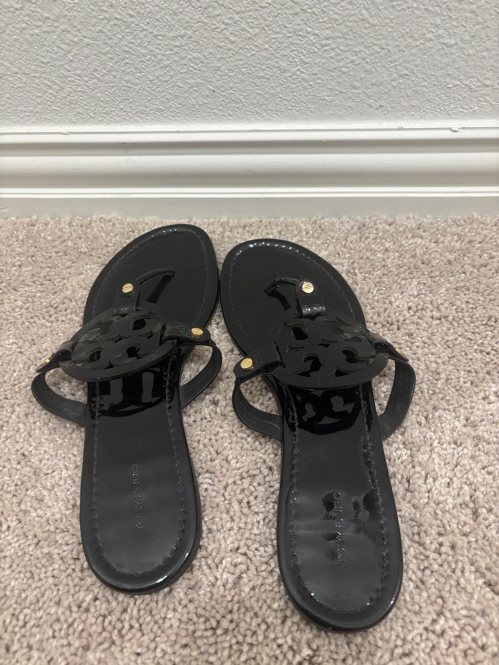 Tory Burch Black Patent Logo Thong Sandals - Picture 3 of 6